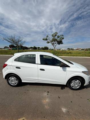 CHEVROLET ONIX 1.0 MPFI LS 8V FLEX 4P MANUAL CHEVROLET ONIX 1.0 MPFI LS 8V FLEX 4P MANUAL